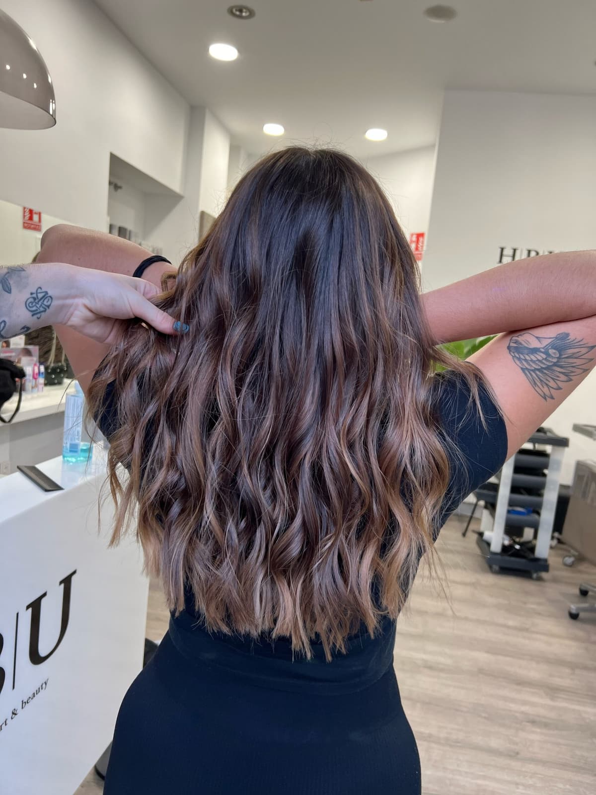 Balayage en melena larga realizado en HBU Hair By Unai