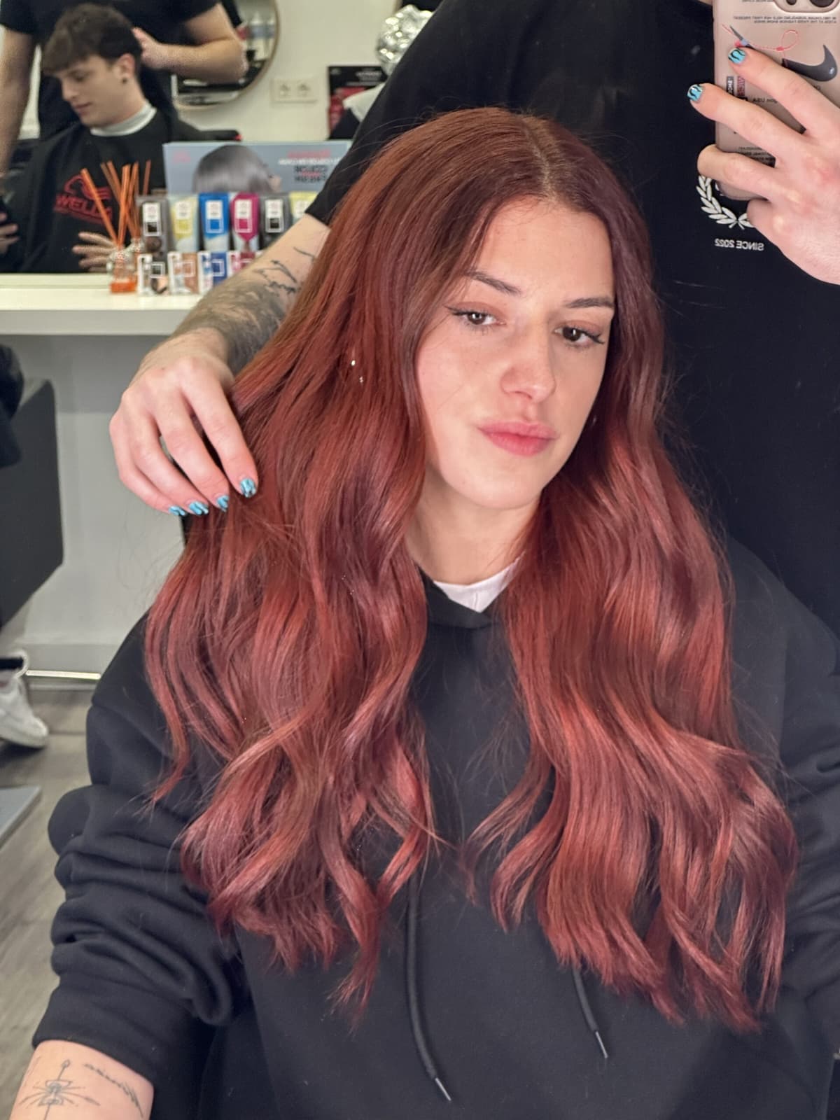 Coloración cobriza en melena larga con ondas, HBU Vitoria-Gasteiz