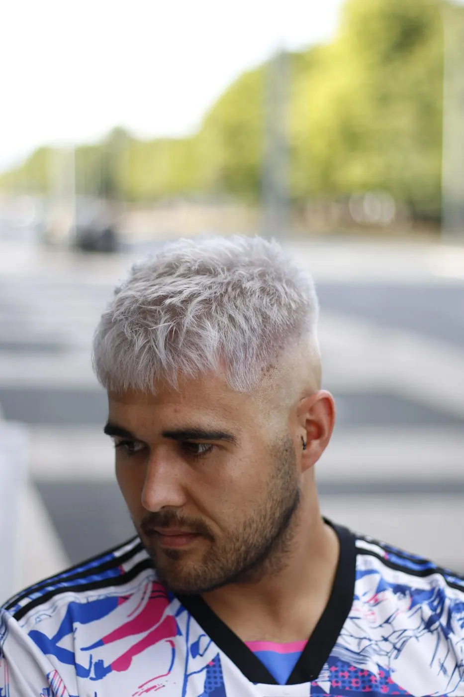 Coloración platino en cabello de hombre, Peluquería HBU